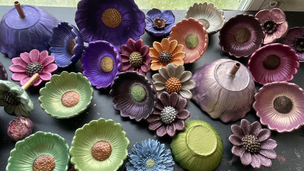 Mini-Workshop på marknad - måla betongblommor